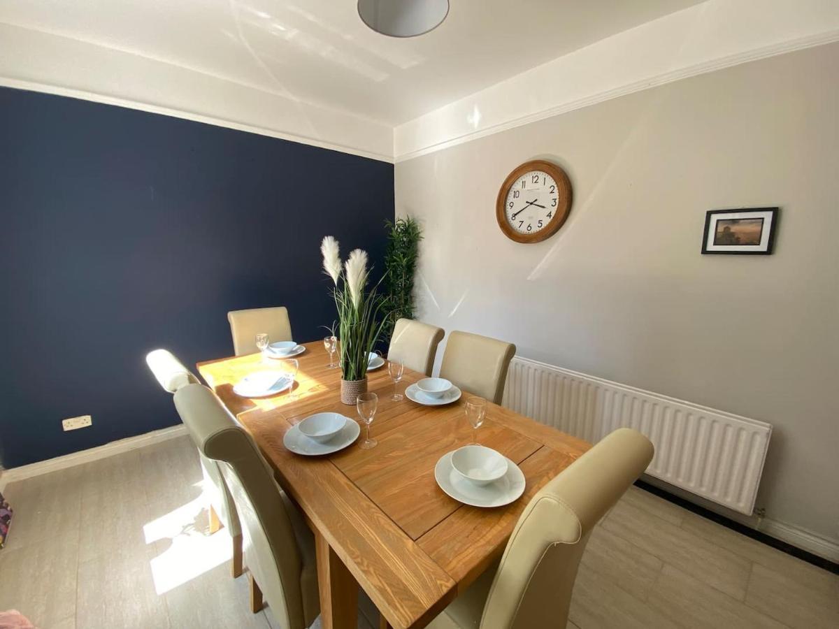 4 Bed Home Portrush Town Centre מראה חיצוני תמונה